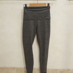 Lululemon wunder unders yoga pants